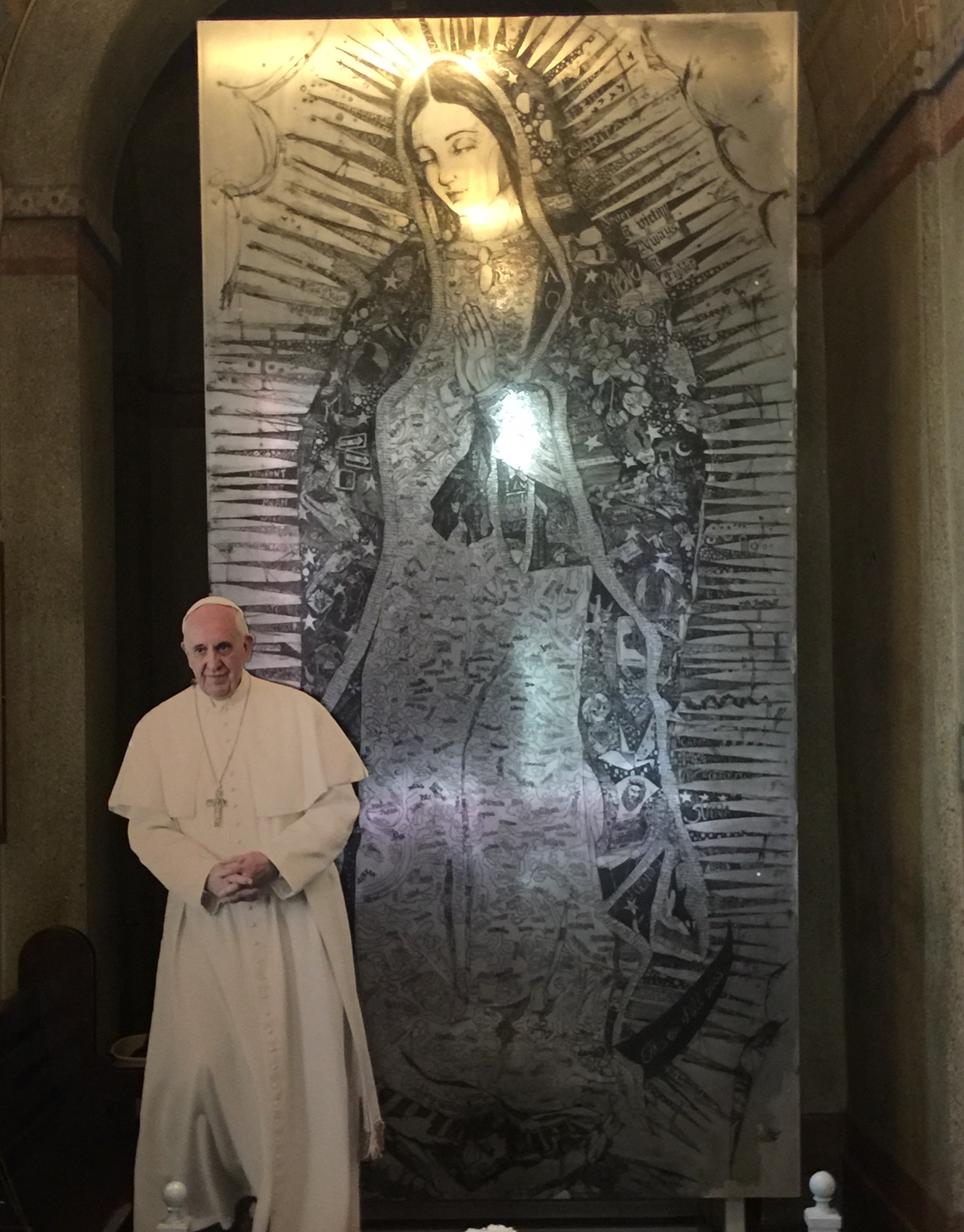 La Virgen de los Migrantes with Pope Francis